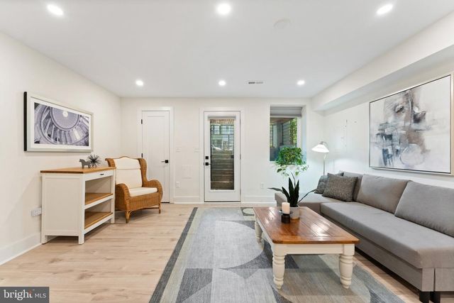 922 8TH ST NE, Washington, DC 20002