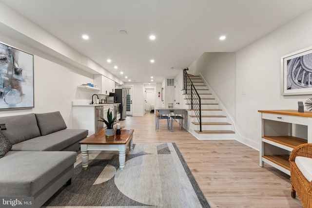 922 8TH ST NE, Washington, DC 20002