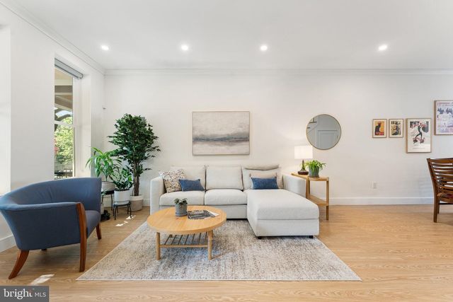 922 8TH ST NE, Washington, DC 20002