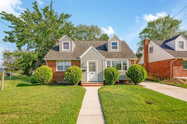 876 Oliver Avenue, Westbury, NY 11590