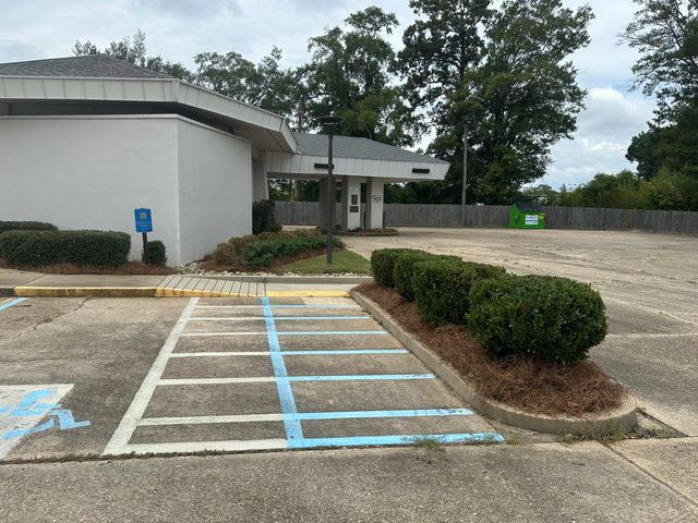 713 Broadway Dr., Hattiesburg, MS 39401