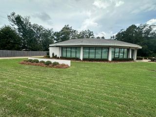 713 Broadway Dr., Hattiesburg, MS 39401