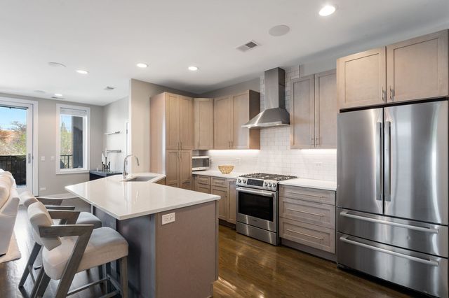 3140 N Elston Avenue 2N, Chicago, IL 60618