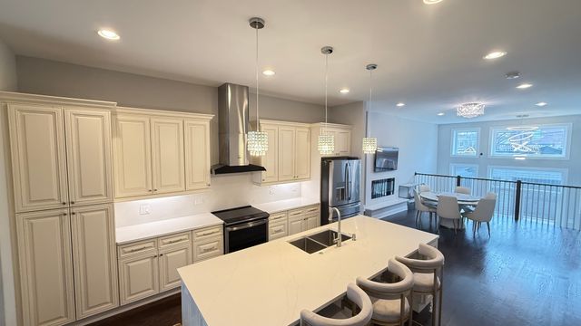 3422 S NORMAL Avenue, Chicago, IL 60616