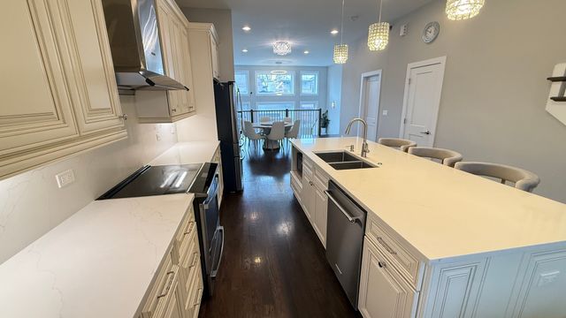 3422 S NORMAL Avenue, Chicago, IL 60616