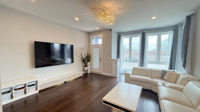 3422 S NORMAL Avenue, Chicago, IL 60616