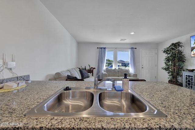 466 BASKIN Drive, Morristown, AZ 85342