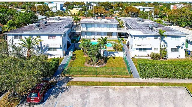 1951 NE 167th St 5, North Miami Beach, FL 33162