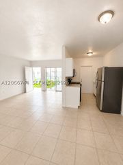 1951 NE 167th St 5, North Miami Beach, FL 33162