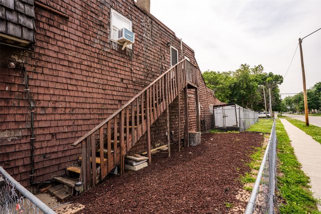 2203 E Grand Avenue, Des Moines, IA 50317