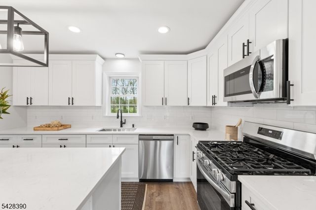128 Big Piece Rd, Fairfield Twp., NJ 07004