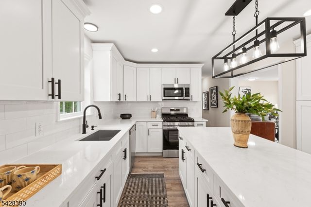 128 Big Piece Rd, Fairfield Twp., NJ 07004