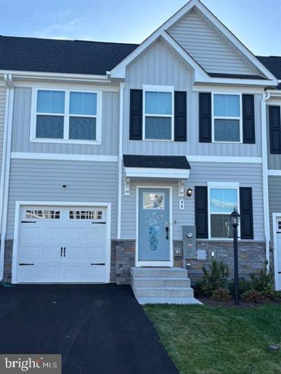 99 BIBURY ST, Martinsburg, WV 25405