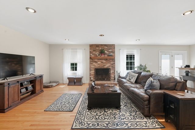 240 Hillside Rd, Southwick, MA 01077