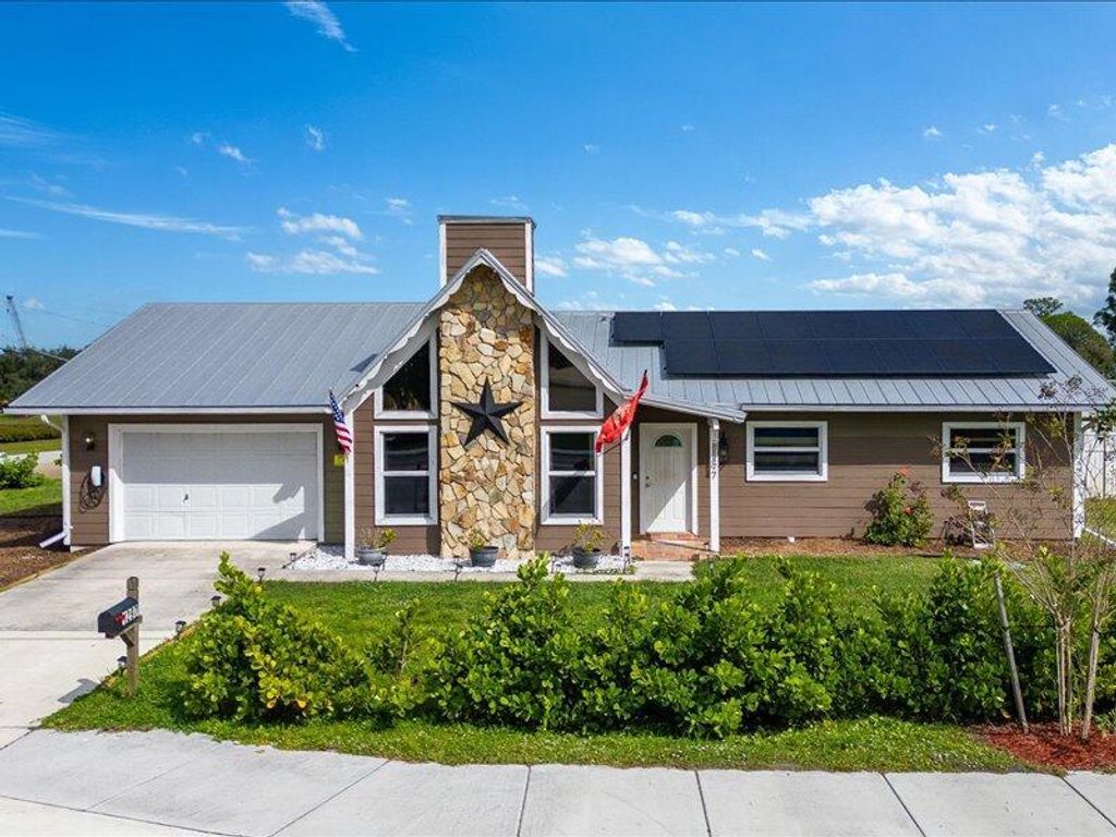 1297 SE Floresta Drive, Port St Lucie, FL 34983