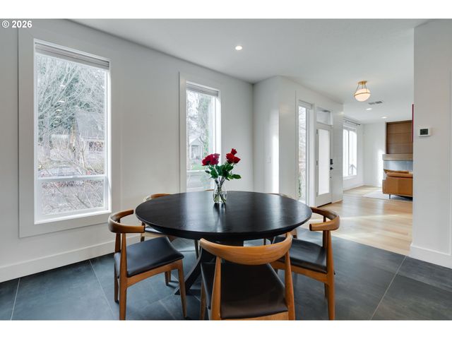 5872 Se 15TH Ave, Portland, OR 97202