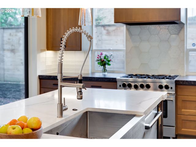 5872 Se 15TH Ave, Portland, OR 97202