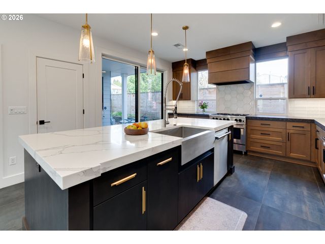 5872 Se 15TH Ave, Portland, OR 97202