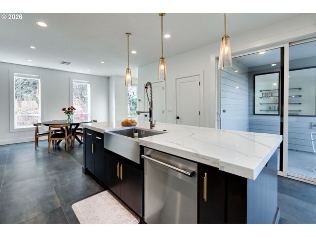 5872 Se 15TH Ave, Portland, OR 97202