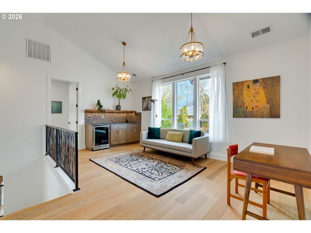 5872 Se 15TH Ave, Portland, OR 97202