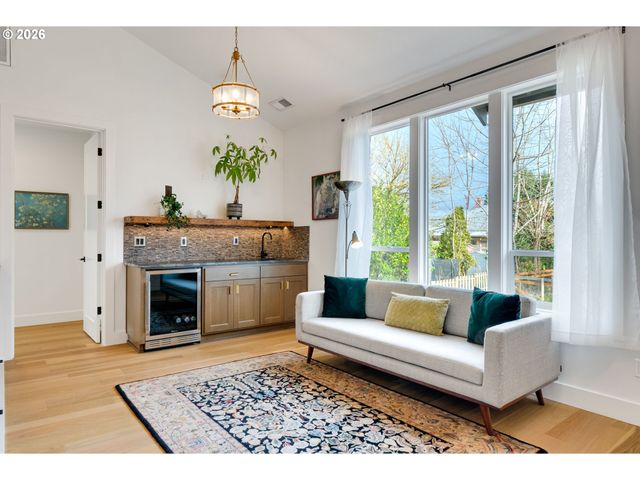 5872 Se 15TH Ave, Portland, OR 97202