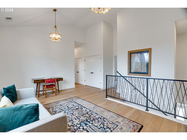 5872 Se 15TH Ave, Portland, OR 97202