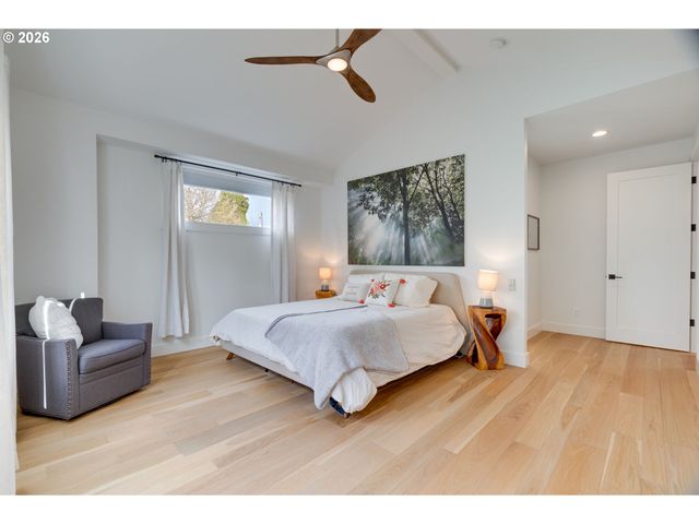 5872 Se 15TH Ave, Portland, OR 97202