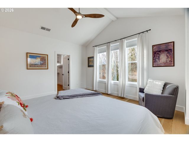 5872 Se 15TH Ave, Portland, OR 97202