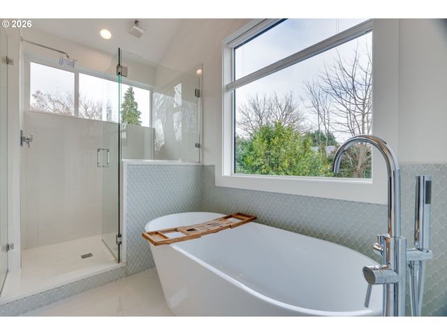 5872 Se 15TH Ave, Portland, OR 97202