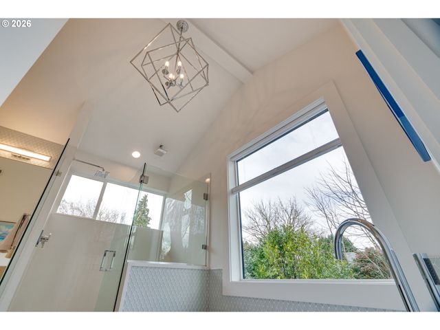 5872 Se 15TH Ave, Portland, OR 97202