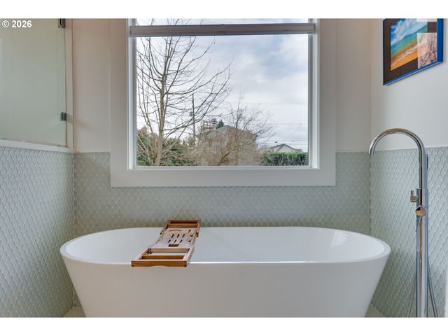 5872 Se 15TH Ave, Portland, OR 97202