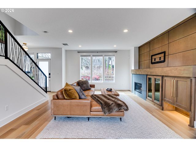 5872 Se 15TH Ave, Portland, OR 97202