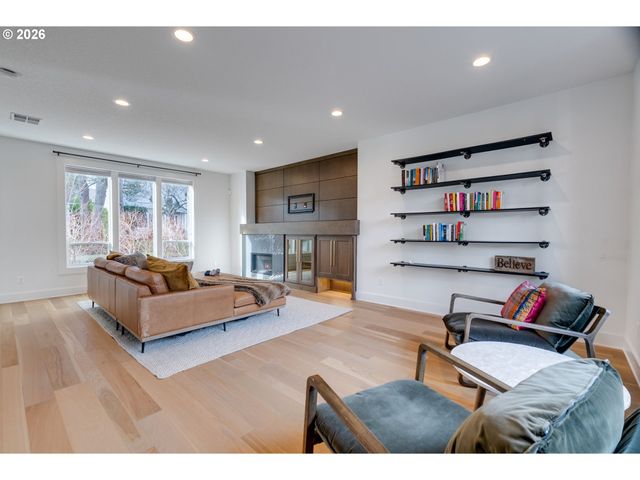 5872 Se 15TH Ave, Portland, OR 97202