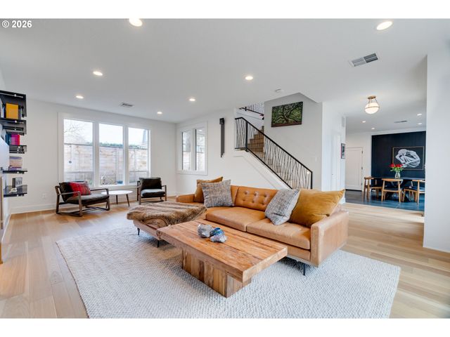 5872 Se 15TH Ave, Portland, OR 97202