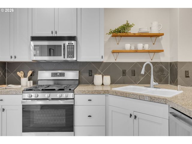 435 Ne COOK St, Portland, OR 97212