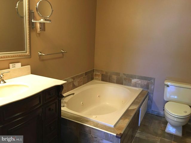 19 HANOVER CT, Princeton, NJ 08540