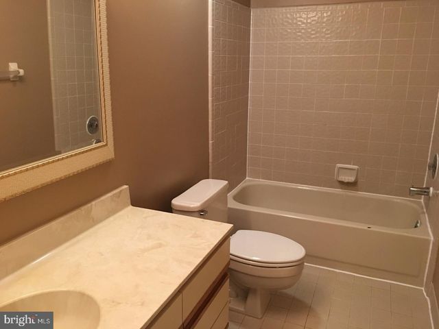 19 HANOVER CT, Princeton, NJ 08540