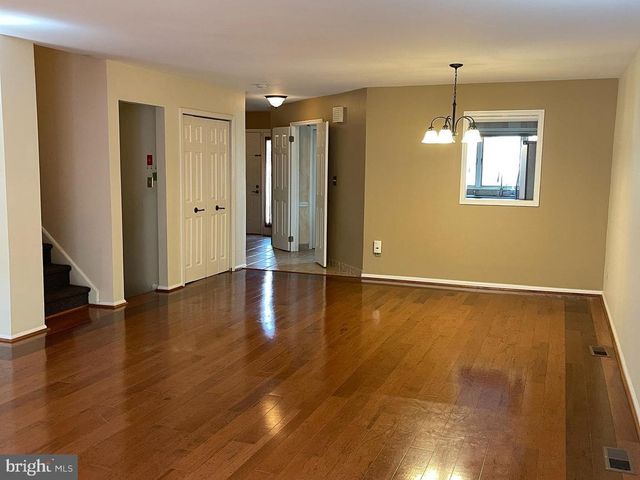 19 HANOVER CT, Princeton, NJ 08540