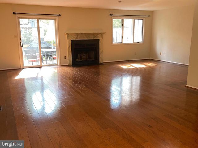 19 HANOVER CT, Princeton, NJ 08540