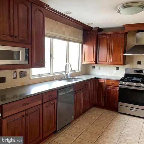 19 HANOVER CT, Princeton, NJ 08540