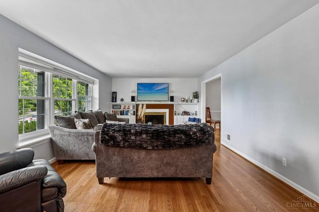 1023 Paxton Avenue, Cincinnati, OH 45208
