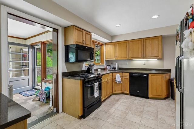 1023 Paxton Avenue, Cincinnati, OH 45208