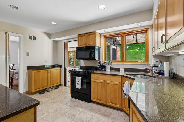 1023 Paxton Avenue, Cincinnati, OH 45208