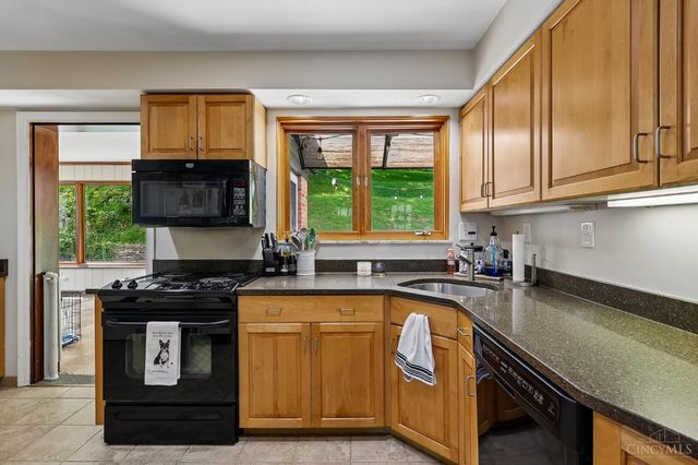 1023 Paxton Avenue, Cincinnati, OH 45208