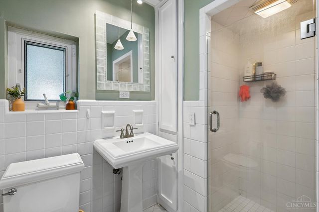 1023 Paxton Avenue, Cincinnati, OH 45208