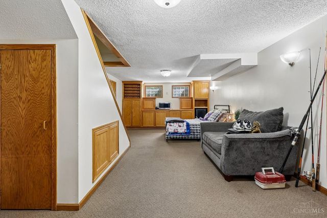 1023 Paxton Avenue, Cincinnati, OH 45208
