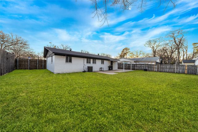 1805 W Sanford Street, Arlington, TX 76012