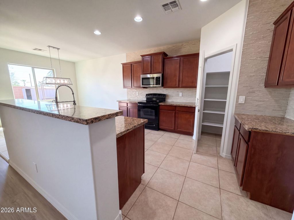 7025 S 251ST Drive, Buckeye, AZ 85326 — photo 2