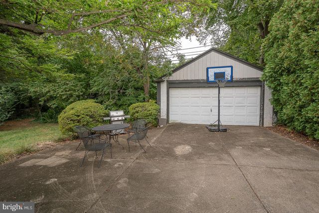 214 KENT RD, Ardmore, PA 19003