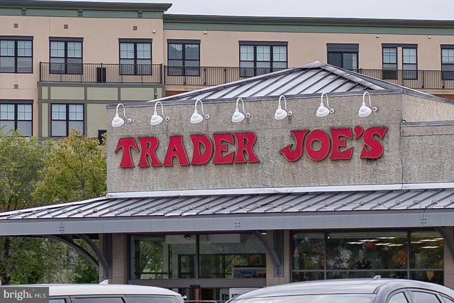 214 KENT RD, Ardmore, PA 19003